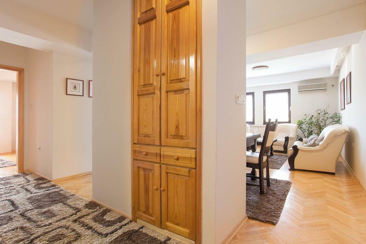 White Apartment Skopje Bagian luar foto