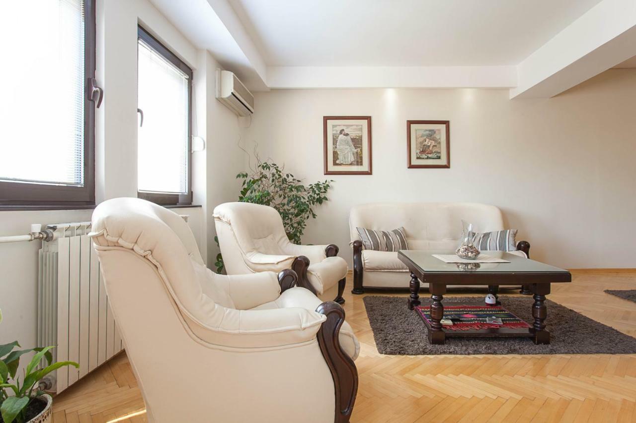 White Apartment Skopje Bagian luar foto